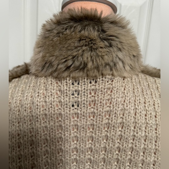 Madison (89th & Madison) Champaign Faux Fur Vest - Picture 6 of 7